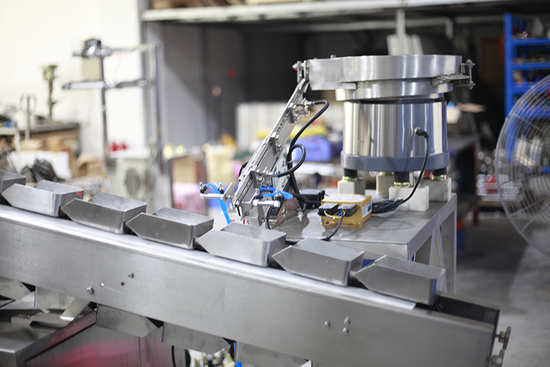 fastener packing machine