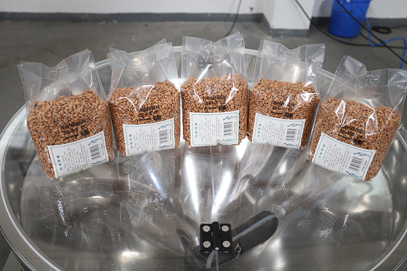 anti-dust system for seed packaging anti-dust system for seed packaging