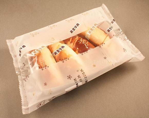 Bread packaging with tray